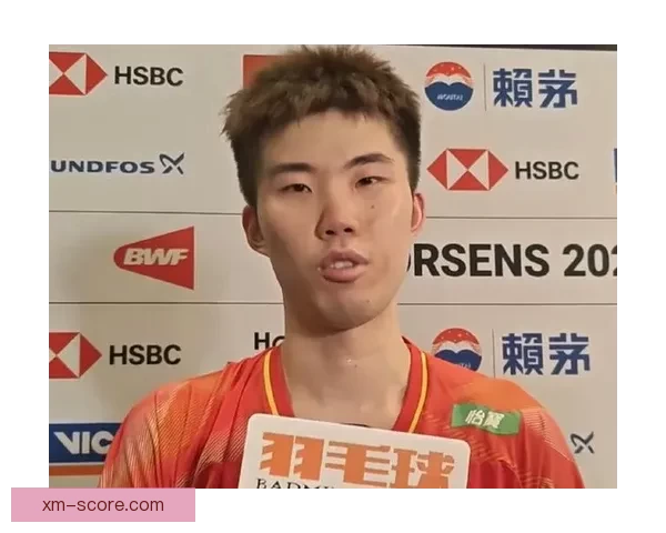 石宇奇捧杯喜笑颜开翁泓阳带伤夺分梁王赠球拍乐开怀